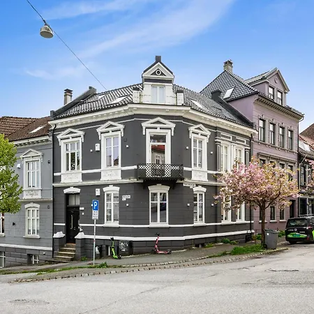 Centre 3 Bedroom, Modern & Bright Appartamento Bergen