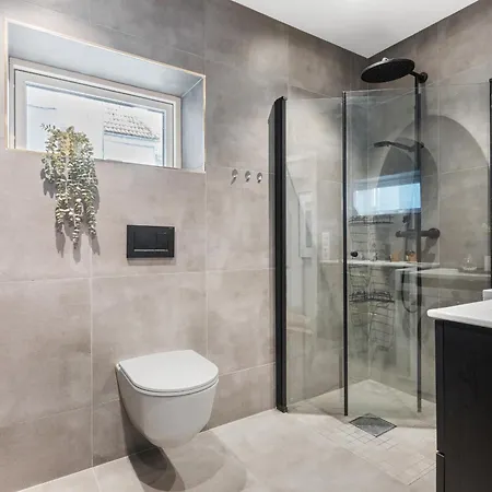 Centre 3 Bedroom, Modern & Bright Appartamento *