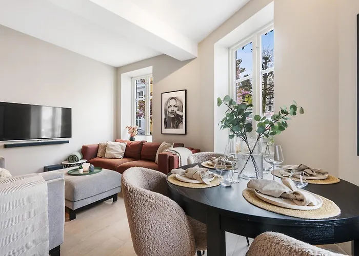Centre 3 Bedroom, Modern & Bright Appartamento